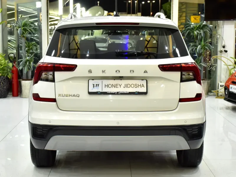 2023 Skoda Kushaq Style 4 Cylinder Petrol Engine White Grey SUV GCC Specs