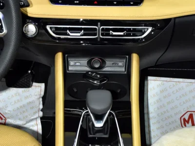 2025 MG HS Luxury 4 Cylinder Petrol Engine Grey Beige SUV GCC Specs