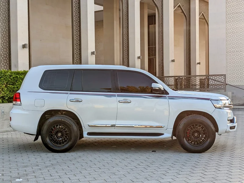 2008 Toyota Land Cruiser VXR TOP 8 Cylinders Petrol Engine White Red SUV