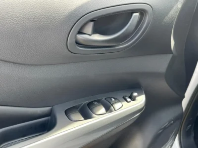 2025 Nissan Navara Double Cab 2.5L 4 Cylinders Petrol 4WD White Black Pick UP