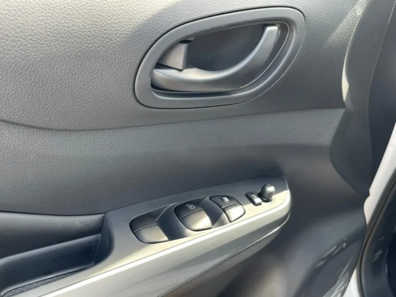 2025 Nissan Navara Double Cab 2.5L 4 Cylinders Petrol 4WD White Black Pick UP