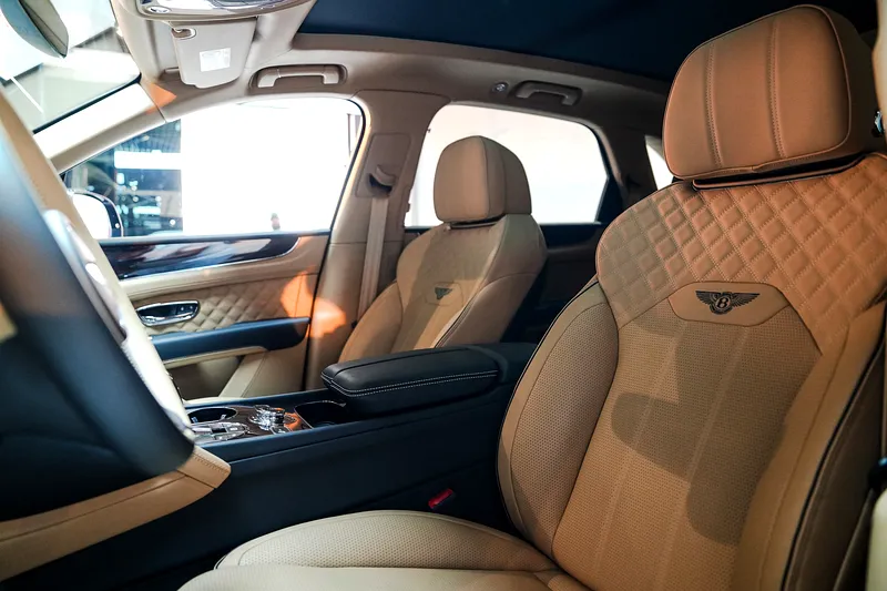 2022 Bentley Bentayga ORIGINAL MANSORY KIT WITH CERTIFICATE 8 Cylinders Petrol Engine Black Beige SUV