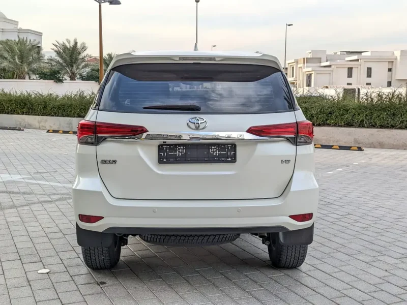 2020 TOYOTA FORTUNER GXR V6 4.0L GCC White Brown SUV GCC Specs
