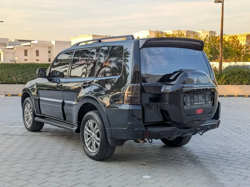 2018 Mitsubishi Pajero GLS Top 6 Cylinders Petrol Engine Black Beige SUV GCC