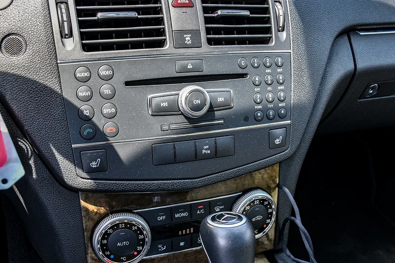 2009 Mercedes-Benz C-Class C63 AMG 8 Cylinder Engine White Beige Sedan