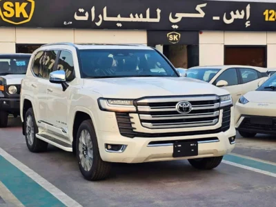 2026 Toyota Land Cruiser VX 4.0L PETROL V6 White Black SUV GCC Specs