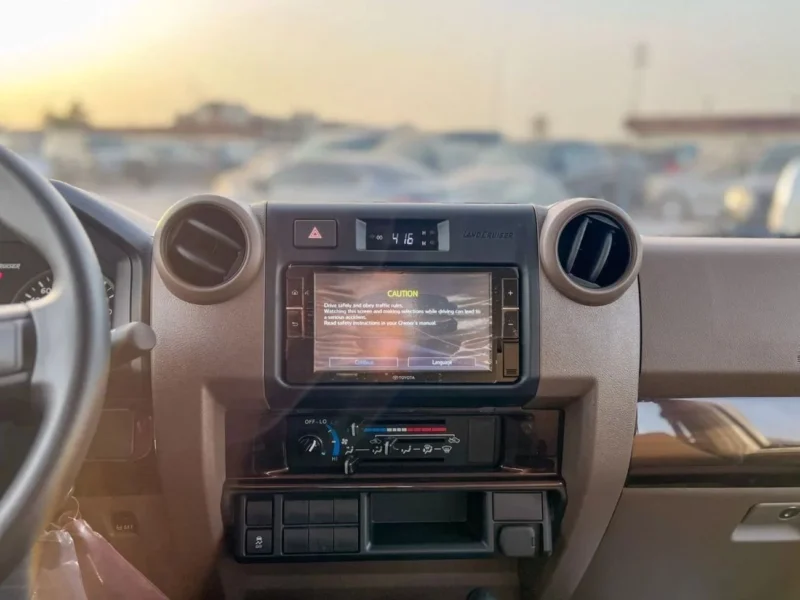 2025 TOYOTA LAND CRUISER PICK UP DOUBLE CABIN 2.8L DIESEL White Beige