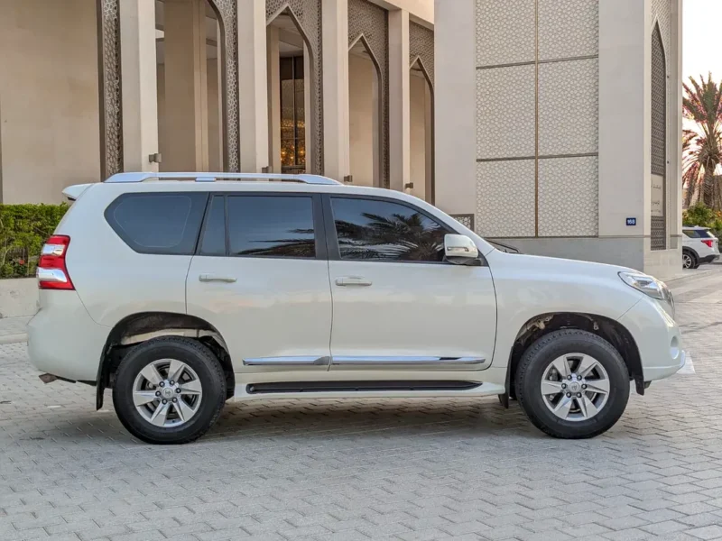 2017 TOYOTA PRADO GCC V4 2.7L White Beige SUV IN EXCELLENT CONDITION