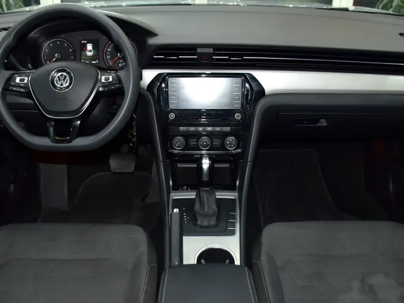 2021 Volkswagen Passat Comfortline 5 Cylinders Petrol Engine Silver Black Sedan