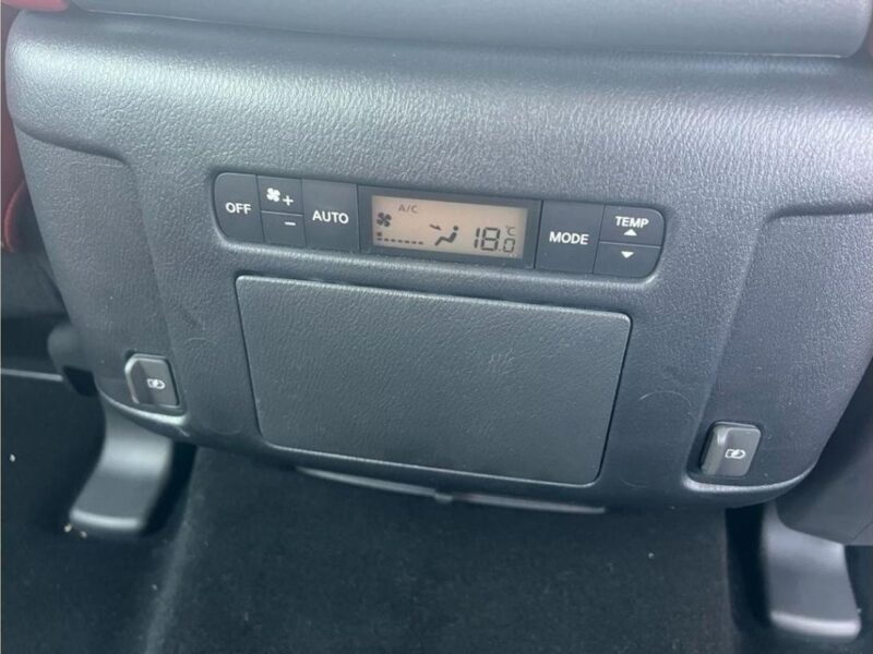 2024 Nissan Patrol 5.6-liter DOHC 32-valve V8 PLATINUM Silver Burgundy SUV