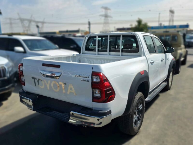 2024 Toyota Hilux SR5 4.0L 6-CYLINDER V-TYPE 4WD White Red Truck
