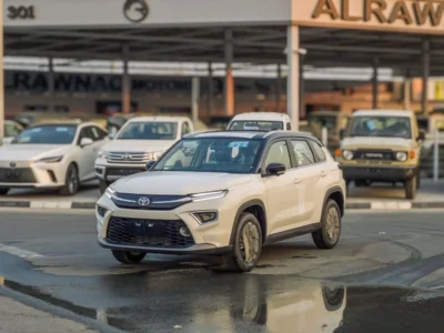 2025 TOYOTA URBAN CRUSIER 1.5 Liter 4 Cylinder Engine White Burgundy Sedan