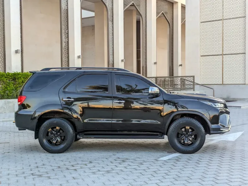 2007 Toyota Fortuner SR5 FACELIFTED 2025 GCC Specs V6 4.0L Black Beige SUV