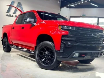 2021 Chevrolet Silverado Trail Boss Edition 5.3 L 8 Cylinders Engine Red Black Truck