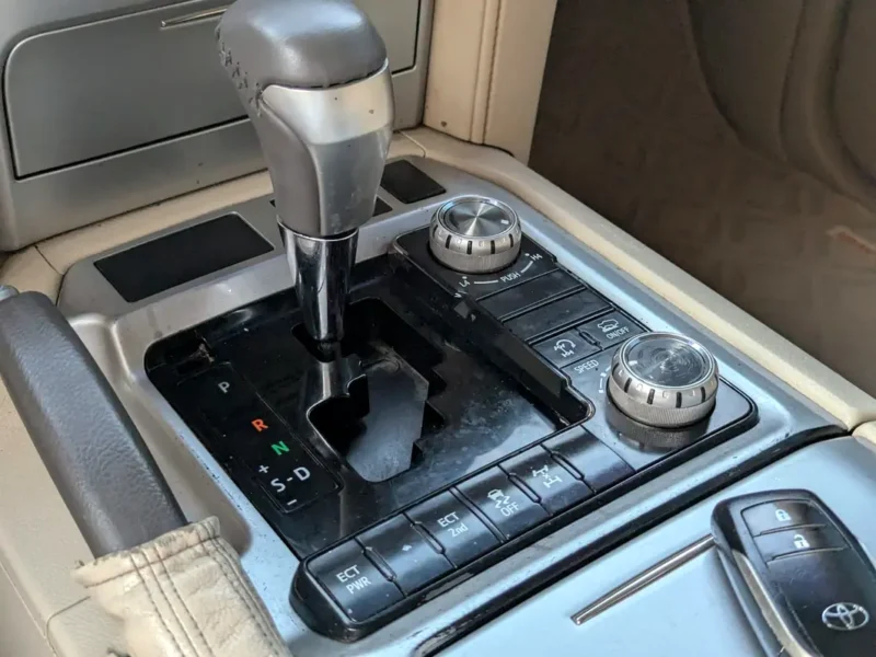 2018 Toyota Land Cruiser GXR DIESEL V8 D-4D GCC Specs Black Beige SUV