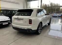 2024 Rolls Royce Cullinan 6.8-liter twin-turbocharged V12 White SUV