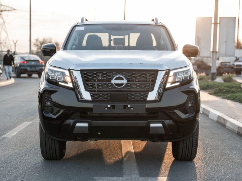 2025 Nissan Navara LE 2.5L 4 Cylinders Petrol Manual Black Pick Up Truck GCC