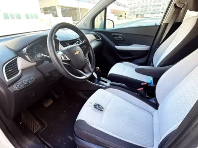 2020 Chevrolet Trax LS 4 Cylinder Petrol Engine White Grey SUV GCC Specs