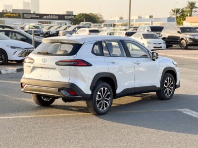 2025 TOYOTA FRONTLANDER HEV 2.0 Litres 4 Cylinders Engine White Black Sedan