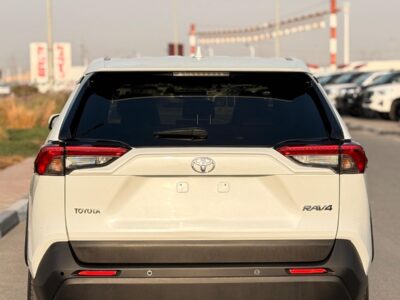 2022 TOYOTA RAV 4 XLE 2.0 L V4 Cylinder Engine White Black SUV Full Option