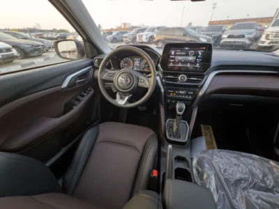 2025 TOYOTA URBAN CRUSIER 1.5 Liter 4 Cylinder Engine White Burgundy Sedan