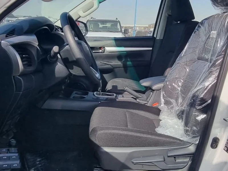 2025 TOYOTA HILUX 2.4L DIESEL DOUBLE CABIN 4X4 GLX White Black Pick UP