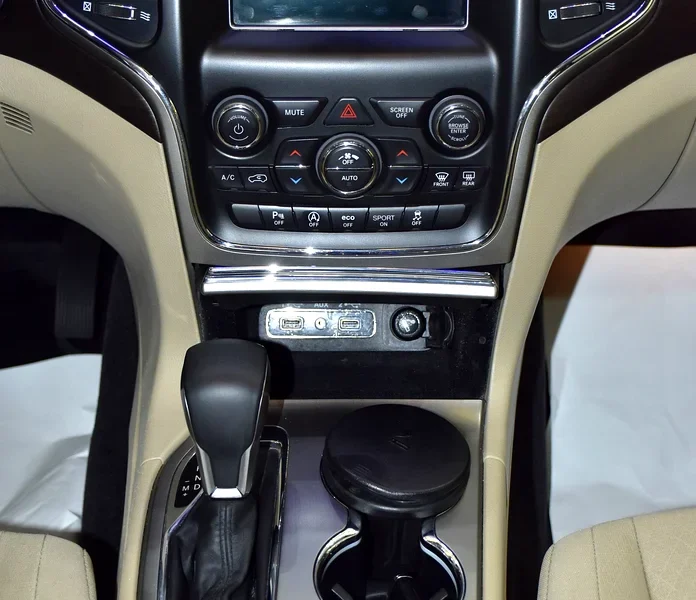 2018 Jeep Grand Cherokee Laredo 6 Cylinders Petrol Engine Black Beige SUV