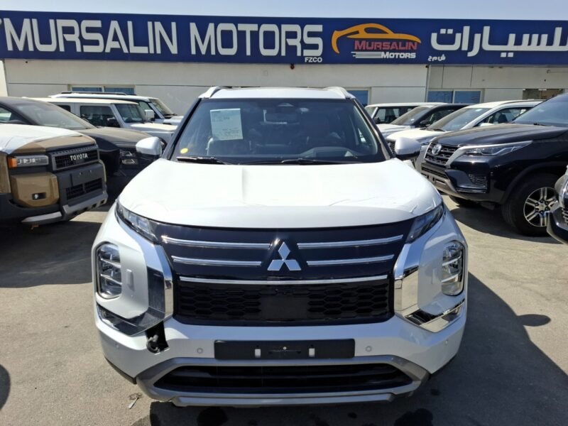 2026 Mitsubishi Outlander P Line 2.5 Litres 4 Cylinder Petrol Engine White Tan SUV