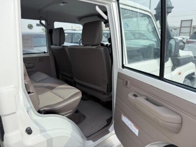 2025 Toyota Landcruiser Pickup 2.8L 4-Cylinder Turbo Diesel MT GCC White Beige SUV