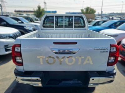 2024 Toyota Hilux SR5 4.0L 6-CYLINDER V-TYPE 4WD White Red Truck