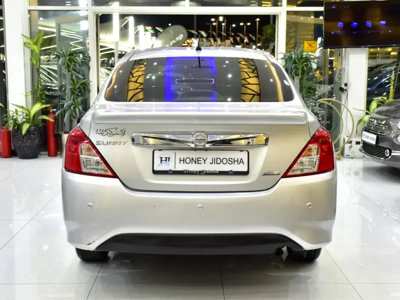 2016 Nissan Sunny SL 4 Cylinder Petrol Engine Silver Beige Sedan GCC Specs