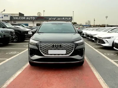 2024 Audi Q4 e-tron 40 Electric Car Grey Black SUV 450 - 550 KM Range