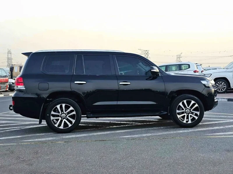 2019 Toyota Land Cruiser GXR V6 Cylinder Engine 4.0 Litres Black Beige SUV GCC