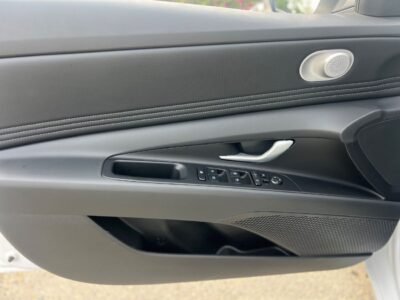 2025 Hyundai Elantra 1.5 CVT 4 Cylinders Petrol Engine White Black Sedan FWD