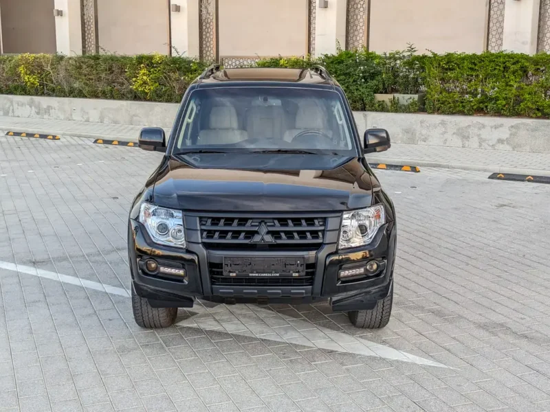 2018 Mitsubishi Pajero GLS Top 6 Cylinders Petrol Engine Black Beige SUV GCC