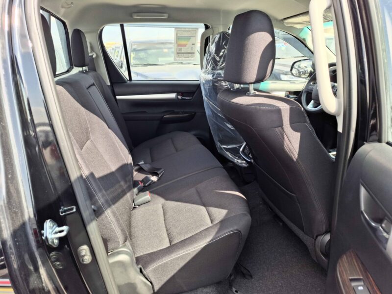 2025 Toyota Hilux 2.7L 4 Cylinders Engine AT DC Push Full Black Pickup Petrol