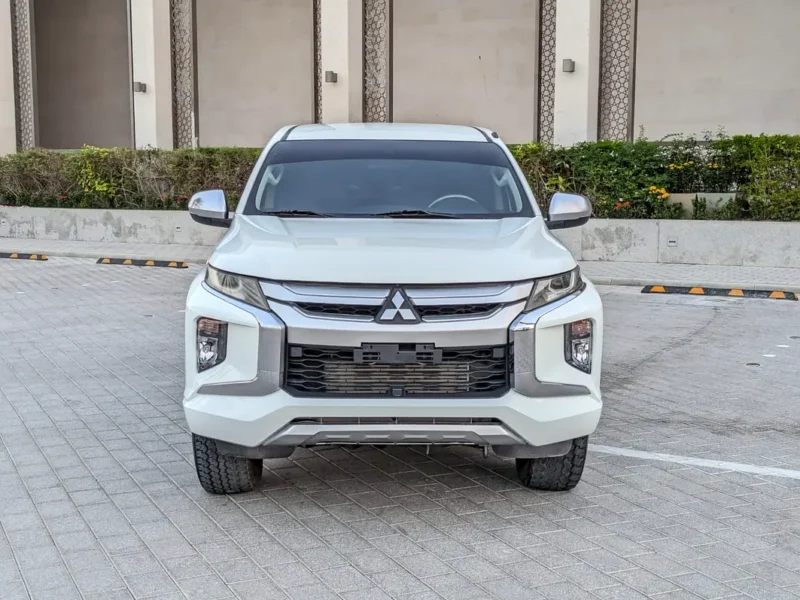 2021 Mitsubishi L200 4X4 4 Cylinder Diesel Engine White Grey Pickup GCC Specs