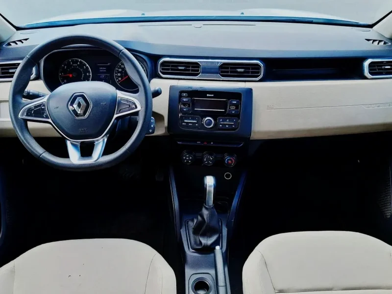 2019 Renault Duster SE 4 Cylinder Petrol Engine White Beige SUV GCC Specs