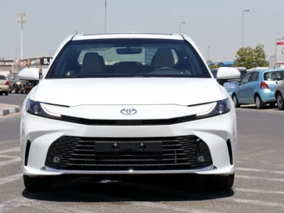 2025 Toyota Camry LE 4 Cylinder Hybrid Engine White Beige Sedan GCC Specs