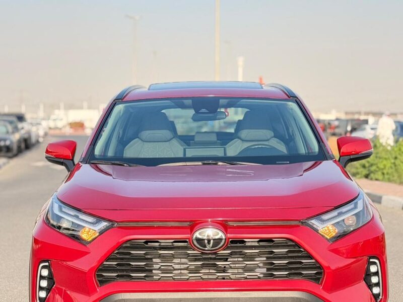 2025 TOYOTA RAV 4 XLE 2.5 Litres V4 Cylinders Engine Red Black SUV FWD