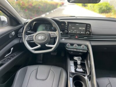 2025 Hyundai Elantra 1.5 CVT 4 Cylinders Petrol Engine White Black Sedan FWD