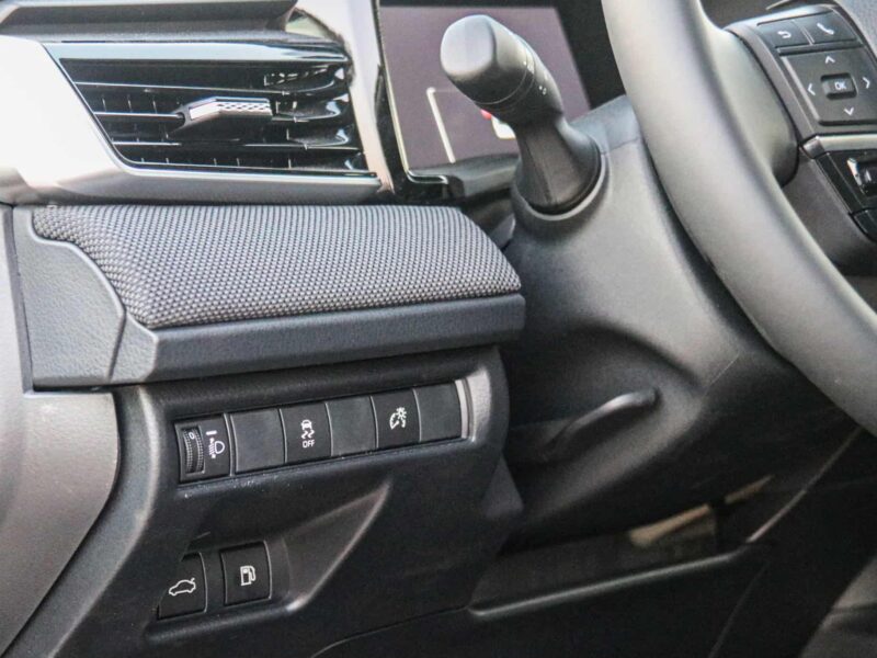 2025 Toyota Camry LE 2.5L 4-cylinder Engine Hybrid Silver Black Sedan