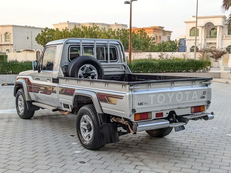 2018 Toyota Land Cruiser 79 series Other DIESEL V8 Engine 4.5 Litres Silver Beige Pickup