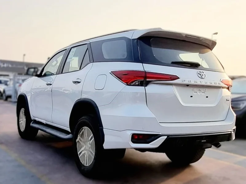 2025 TOYOTA FORTUNER 2.7L PETROL GR-KIT 4 Cylinders Engine White Black SUV GCC