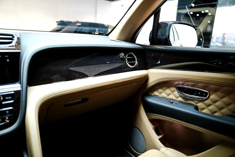 2022 Bentley Bentayga ORIGINAL MANSORY KIT WITH CERTIFICATE 8 Cylinders Petrol Engine Black Beige SUV