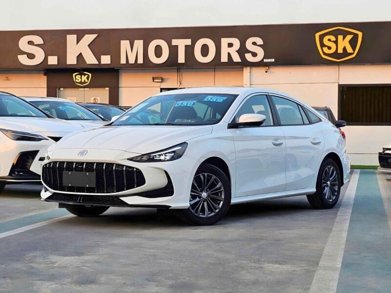 2025 MG 5 180DVVT LUXURY 1.5L 4 Cylinder PETROL Engine White Black Sedan GCC