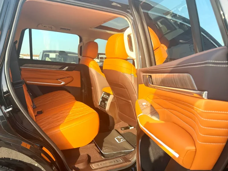 2025 GWM Tank 500 SIGNATURE 4 Cylinder Hybrid Engine Black Orange SUV