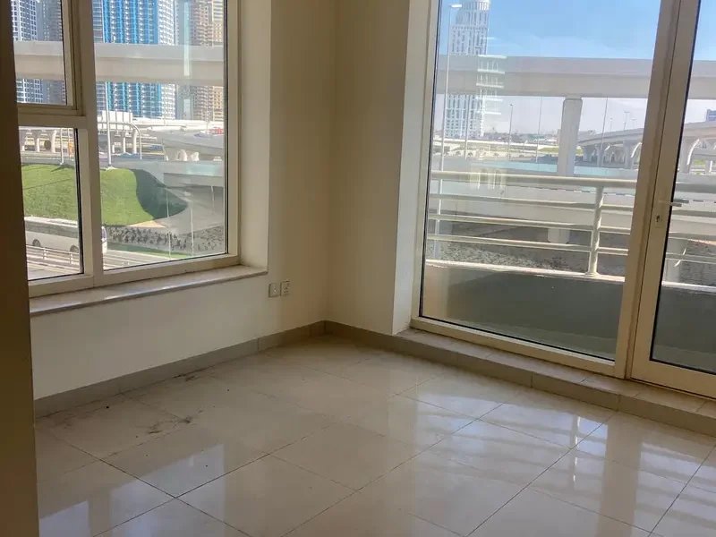 Spacious | 2 Bed | Balcony | Parking