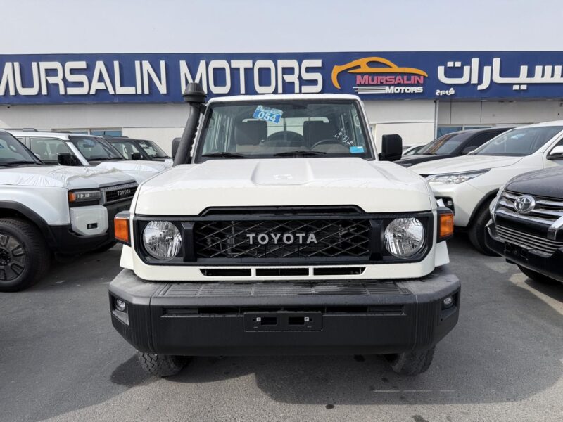 2025 Toyota Landcruiser Pickup 2.8L 4-Cylinder Turbo Diesel MT GCC White Beige SUV