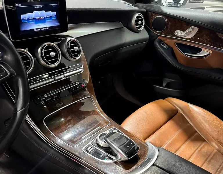 2018 Mercedes-Benz GLC GLC 250 4MATIC 4 Cylinders Engine White Brown Crossover